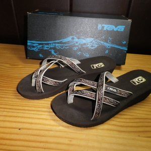 Lightly Used Teva Mush Mandalyn Wedge in Float Chocolate Brown Size 6 with Box